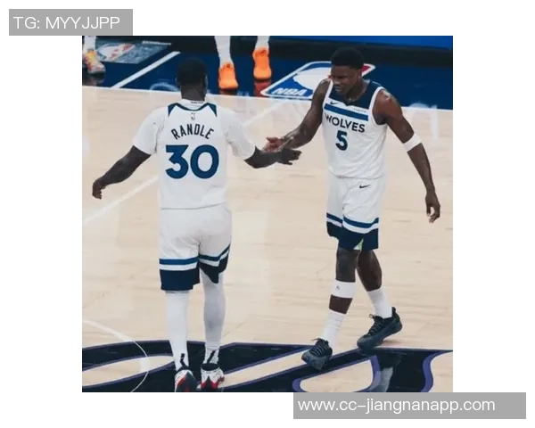 兰德尔表现稳定11投6中贡献14分4篮板1助攻1抢断助力球队胜利 兰德尔表现稳定11投6中贡献14分4篮板1助攻1抢断助力球队胜利