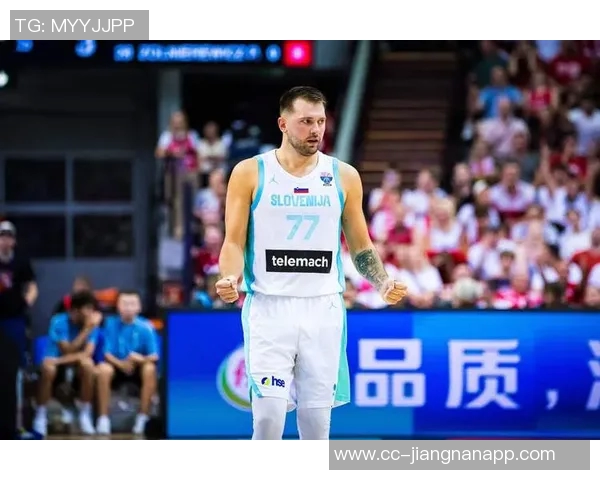 东契奇首节表现出色攻防兼备轻松拿下10分4板2助正负值高达6 东契奇首节表现出色攻防兼备轻松拿下10分4板2助正负值高达6