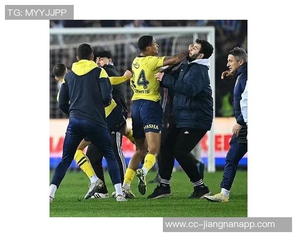 土耳其媒体报道贝西克塔斯关注切尔西后卫迪萨西并考虑法斯作为替代选项 土耳其媒体报道贝西克塔斯关注切尔西后卫迪萨西并考虑法斯作为替代选项