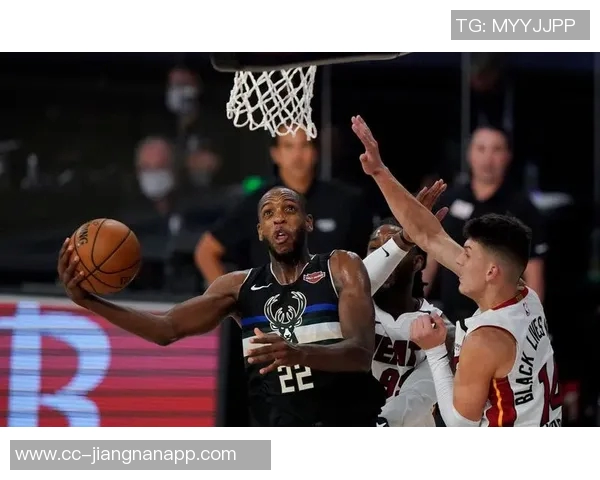 米德尔顿谈字母在篮下表现期待制造进攻犯规的精彩瞬间