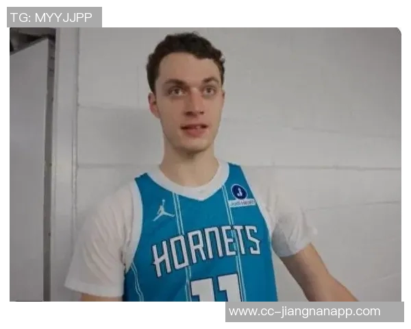 卡尔克布伦纳在对抗独行侠内线时表现出色应该给予他更多的上场时间