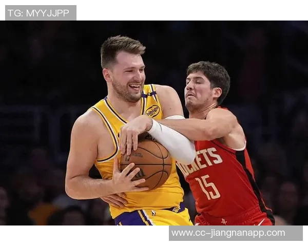 雷迪克称赞东契奇状态回暖得益于艾顿出色掩护与攻防表现 雷迪克称赞东契奇状态回暖得益于艾顿出色掩护与攻防表现