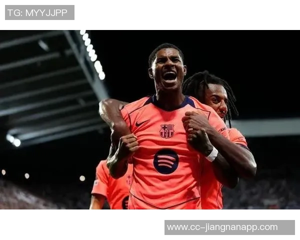 B费晒与拉什福德合照祝其生日快乐鼓励享受当下你值得拥有的快乐