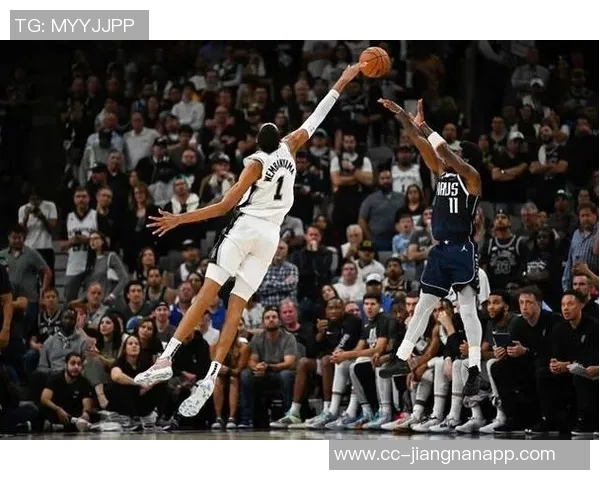 奥拉朱旺透露文班亚马渴望学习脚步技巧并愿意向他请教秘诀 奥拉朱旺透露文班亚马渴望学习脚步技巧并愿意向他请教秘诀