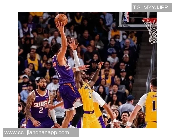 布克半场表现起伏7投4中仅得13分失误频频影响球队节奏